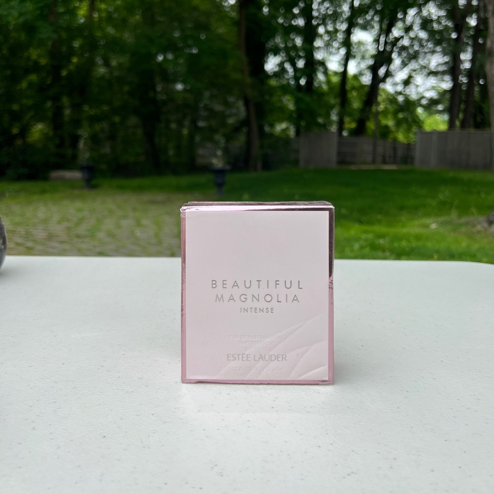 Estée Lauder Magnolia Intense Parfum